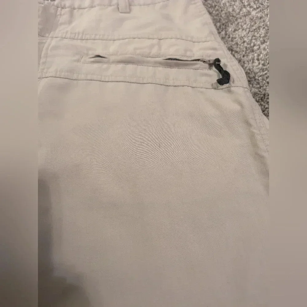 🎈3/$15🎈 Men's size 3 lightweight khaki pants with zippered pockets